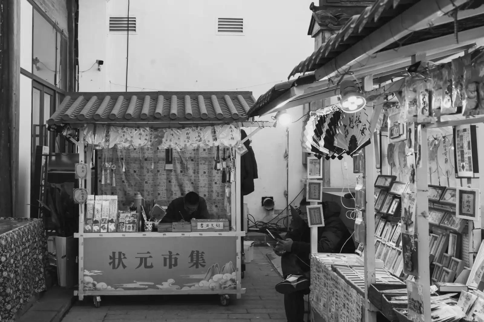 重庆喷绘写真与UV打印工艺对比及适用场景分析