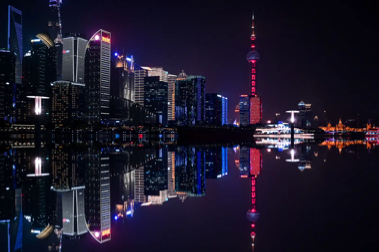 喷绘写真与UV打印工艺对比：企业广告物料选型的技术要点解析