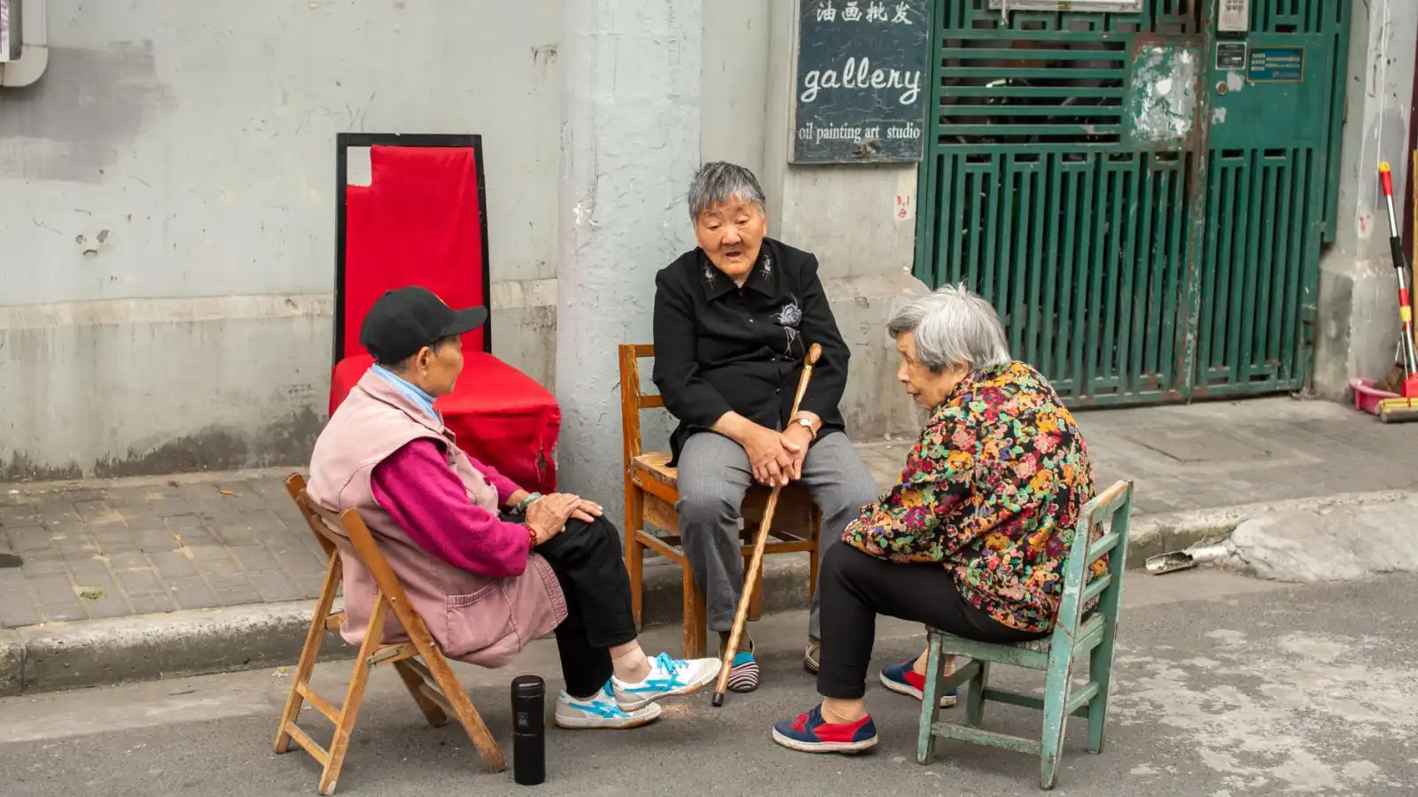 喷绘写真与UV打印技术对比：广告制作效果与成本评估