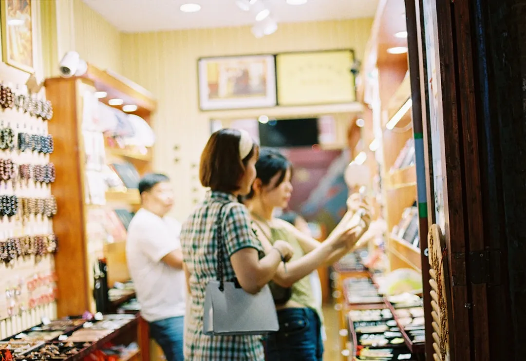 重庆广告制作行业观察:喷绘写真技术迭代如何提升户外广告画面品质正文配图 2