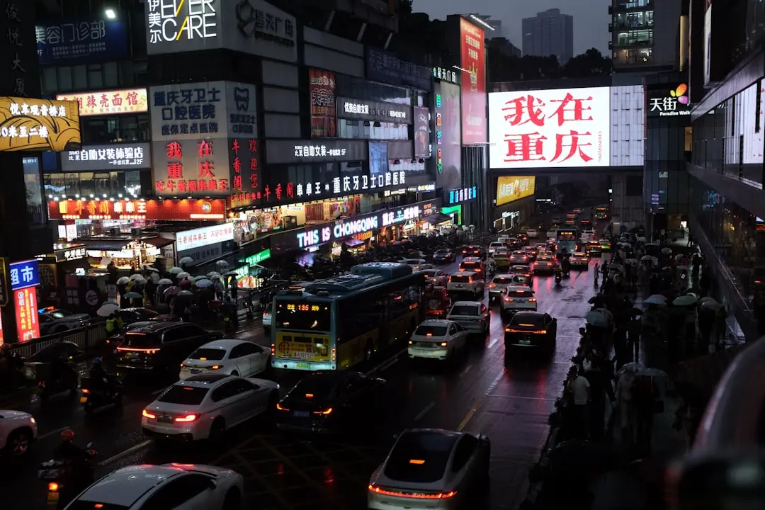 标识标牌与发光字制作中的材料选型对比及适用场景分析正文配图 2