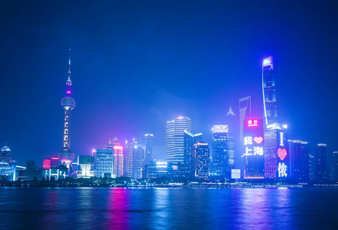 重庆广告制作企业如何选择喷绘写真与UV打印工艺
