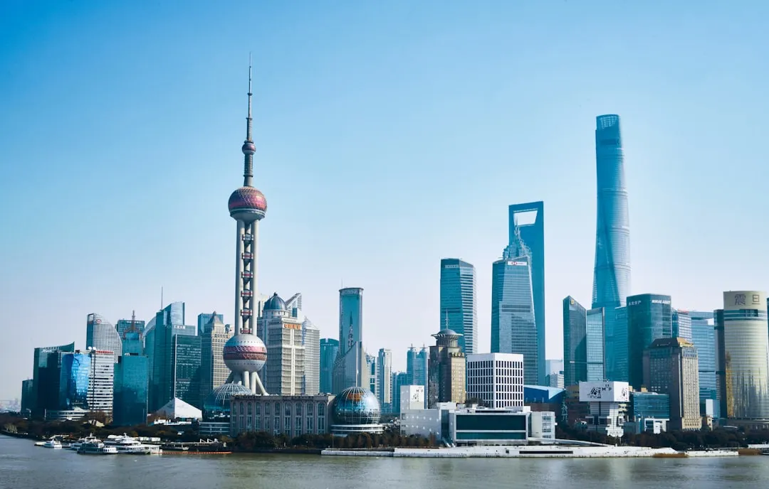 户外喷绘写真与UV打印工艺对比：选型要点与成本分析