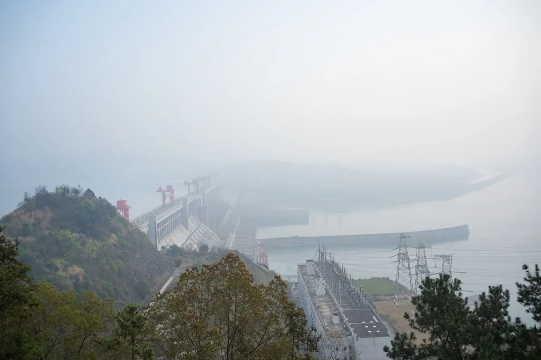 2024年户外广告灯箱制作材料选择指南：从亚克力到软膜