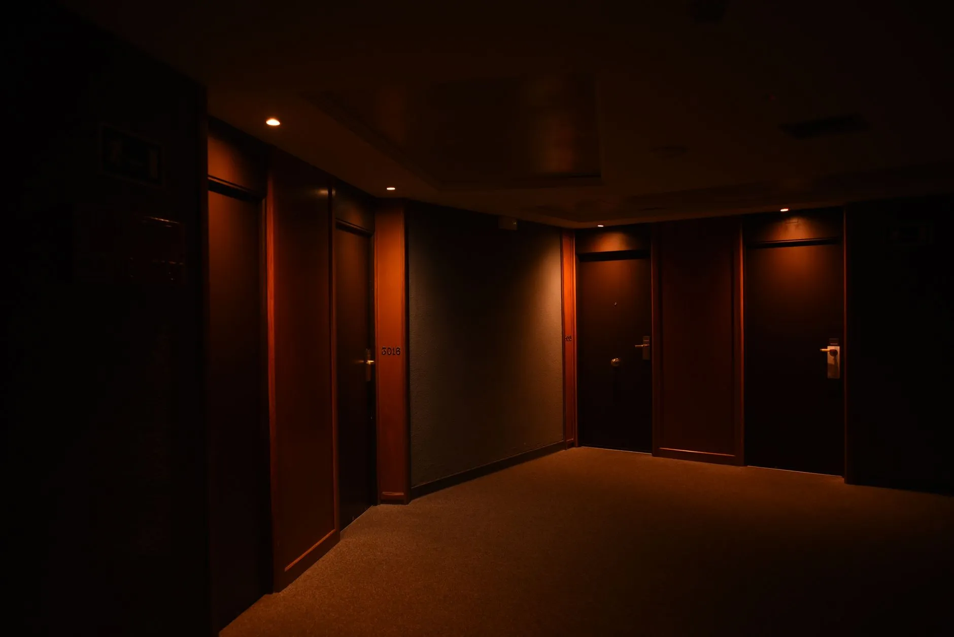 重庆户外广告喷绘与写真工艺对比：选对材质提升展示效果