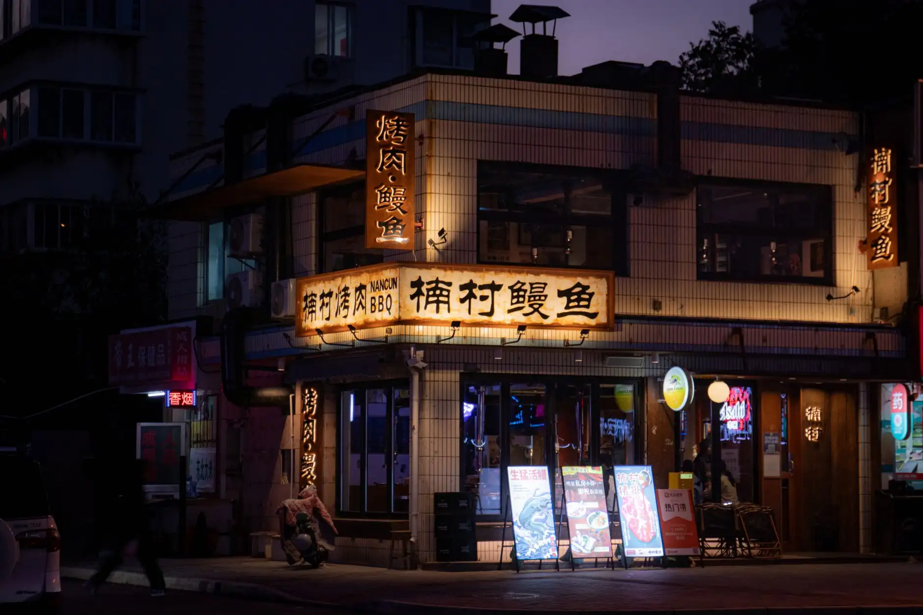 喷绘写真与UV打印技术对比：广告制作效果与成本评估