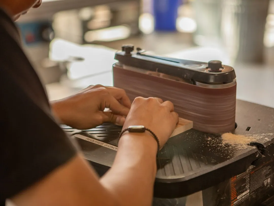 重庆广告制作行业观察：喷绘写真材料选择对户外耐久性的影响
