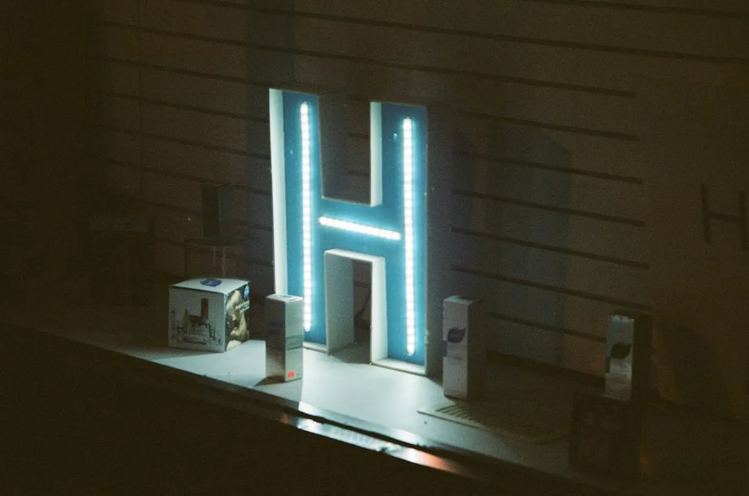 灯箱制作与发光字工艺对比：哪种广告标识方案更适合你的品牌展示正文配图 1